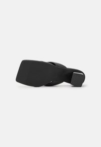 Missguided Varvassandaalit - black