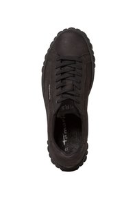 Baskets en daim noir avec embout arrondi, fermeture à lacets, semelle texturée et détail de logo sur le côté. Doublure intérieure lisse.