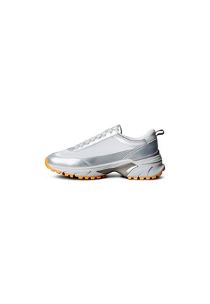 TRAILBLAZER - SHINE RUNNER  - Sneakers - silver pearl grey marygold