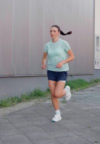 HOKA SKYGLIDE - Kratke hlače 2 v 1 - outer space