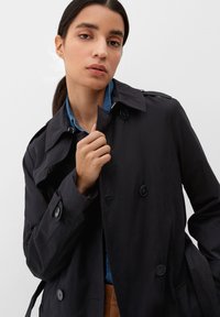 s.Oliver DOTÉ D’UNE CEINTURE À NOUER - Trench - schwarz