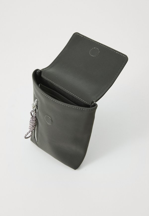 PHONE HOLDER - Phone pouch3