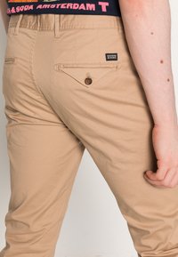 Scotch & Soda ESSENTIALS STUART  - Chino - sand