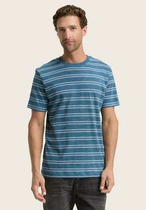 Gestreiftes blaues T-Shirt aus Baumwolle, mit horizontalen weißen Streifen, rundem Ausschnitt und kurzen Ärmeln.