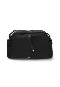 Bolso de tela negra con forma redondeada, adornos de hardware dorado y cierre con cremallera. Cuenta con un bolsillo frontal y una correa desmontable.