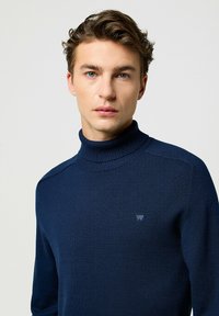 Wrangler LONG SLEEVE TURTLENECK FOR REGULAR FIT - Strickpullover - navy