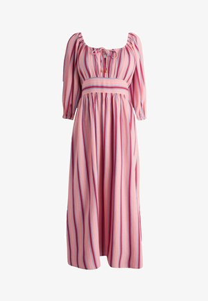 Pikk roosa kleit, millel on vertikaalsed punased, sinised ja valged triibud, kolmekvartalised läpitses varrukad ning kogutud vöökoht esiosa lipsuga kaelusega.