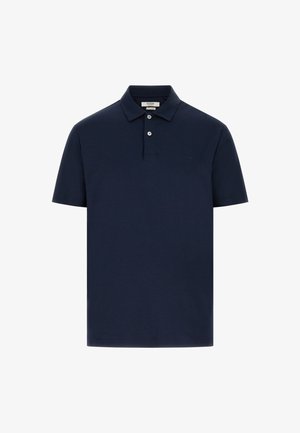 Polo à manches courtes bleu marine avec deux boutons blancs et un petit logo discret sur la poitrine gauche.