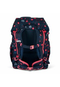 Navy-Rucksack mit rot-blauem Punktenmuster; ausgestattet mit verstellbaren gepolsterten Schulterriemen, lebhaften Akzenten und einem Mesh-Rücken für Belüftung.