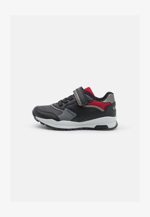 PAVEL - Sneakersy niskie - black/red