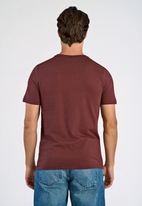 Lindbergh Printtipaita - burgundy