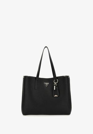 Sac cabas en cuir noir avec deux poignées, logo triangulaire sur le devant et un pendentif suspendu. Finition texturée et accents en métal argenté.