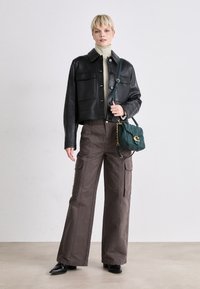 COACH MES SQUARE TABBY SHOULDER BAG - Sac à main - forest