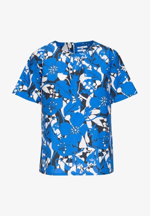 Chemise à manches courtes bleu, blanc et noir avec un motif floral et d'oiseaux surdimensionné et un col rond avec une petite fermeture à bouton.