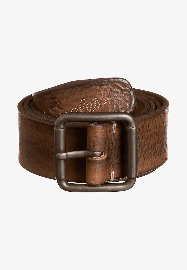 Ceinture en cuir marron avec une finition texturée, dotée d'une boucle rectangulaire en métal. Comprend des détails de couture sur le cuir.