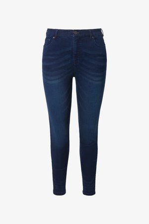 Tmavě modré úzké džíny s předním knoflíkem, zapínáním na zip a designem s pěti kapsami na bílém pozadí.