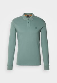 PASSERBY - Polo - open green