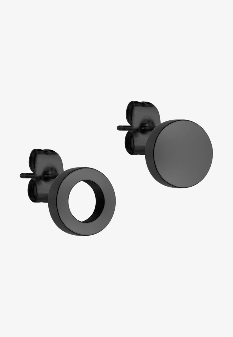 Boucles d'oreilles en métal noir présentant un design circulaire avec un visage rond plein et un accent en anneau creux. Texture lisse et style minimaliste.