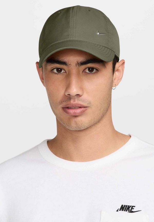 CLUB - Cap - medium olive metallic silver