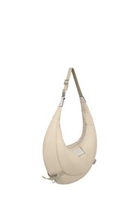 Beige hobo-stil skulderveske med en buet form, polstret tekstur, justerbar stropp og en sidelomme med glidelås. Har et subtilt logopatch.