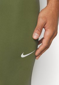 Nike Performance REPEL CHALLENGER - Calças de fato de treino - rough green/silver