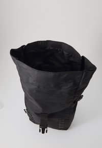 Lyle & Scott RIPSTOP ROLLTOP UNISEX - Rucksack - jet black