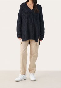 Part Two Sweter