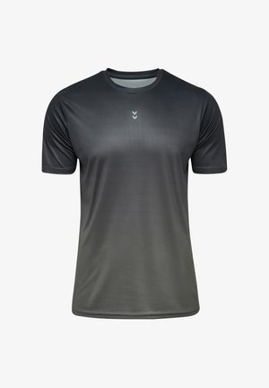 Sort kortærmet atletisk skjorte med rund halsudskæring og lille reflekterende dobbelt chevron-logo midt på brystet.