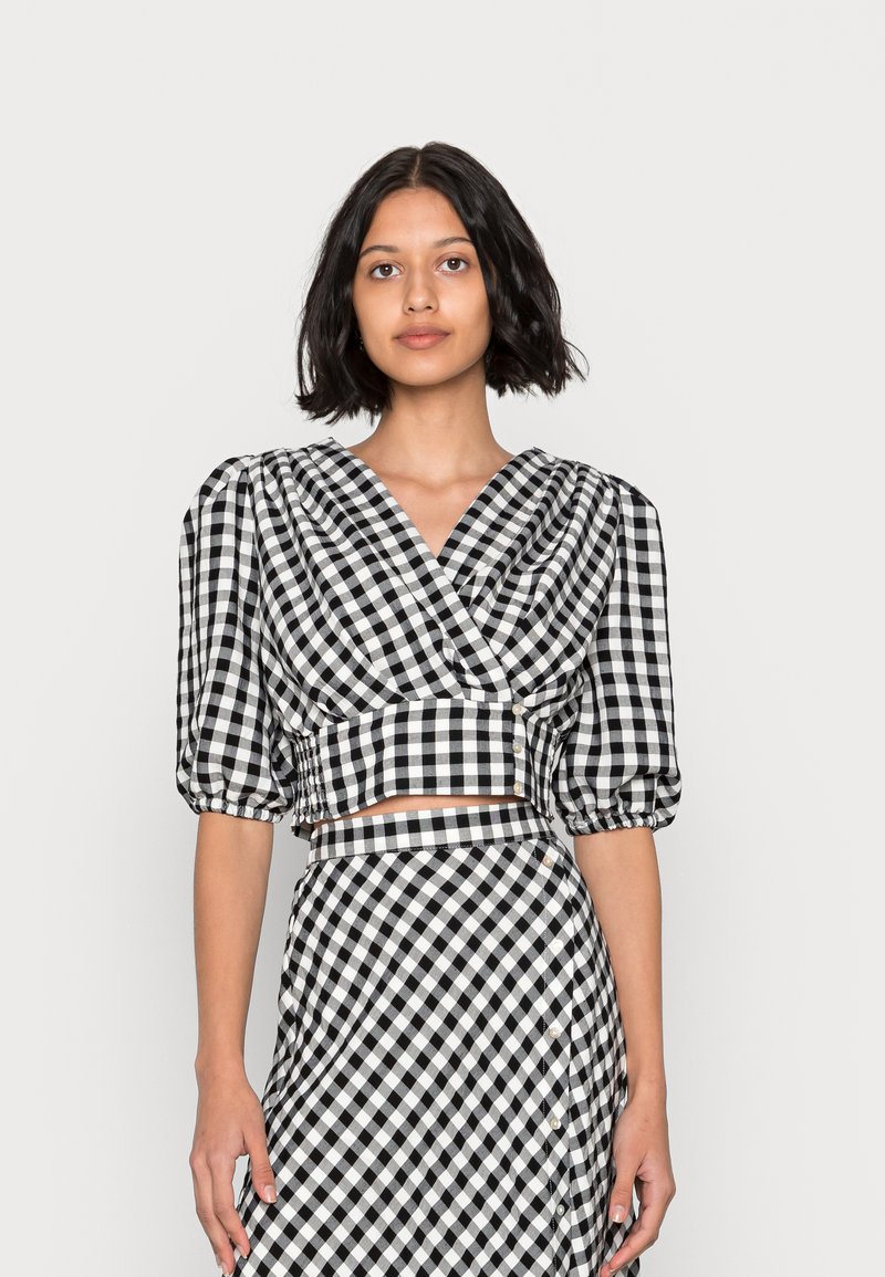 Vero Moda VMKARMA CROPPED WRAP - Blusa - black checks/snow white