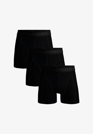 Tri para crnih bokserica s elastičnim pojasom, istaknutim logotipom marke, ravnim šavovima i krojem koji se prianja.