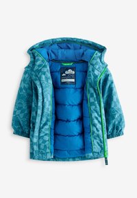 Giacca impermeabile per bambini di colore blu con tessuto shell a fantasia, interno imbottito blu, dettagli verdi, polsini elasticizzati e cappuccio regolabile.