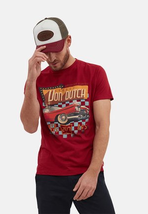 MANCHES COURTES RÉGULAR FIT EN COL ROND EN DINN - Camiseta estampada - rouge