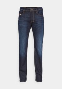 Mörkblå denimjeans med rak benstyl, orange söm och standard femfickorsdesign. Klassisk metallknappstängning.