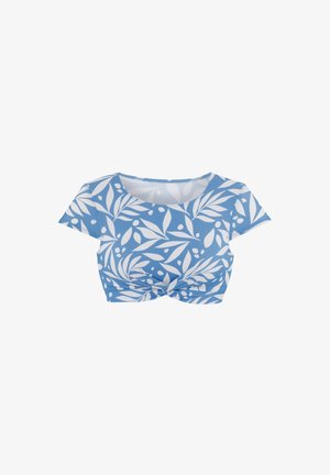 Blaues Cropped-Top mit weißem Blattmuster, ausgestattet mit kurzen Ärmeln und einem geknoteten Vorderteil. Glatte Stoffstruktur.