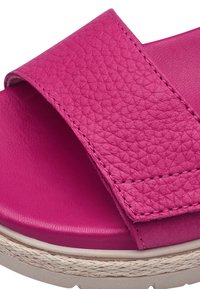 Tamaris Sandali con zeppa - fuxia
