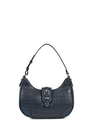 Petit sac à main bleu foncé avec texture crocodile, forme arrondie, bandoulière réglable et boucle argentée sur le rabat avant.