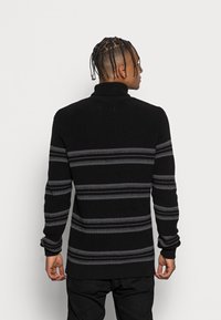 Jack & Jones JCOPOWER ROLL NECK - Camisola - asphalt