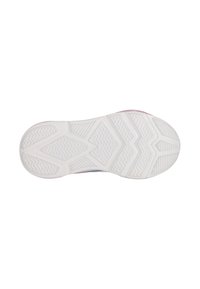 Weiße Sportschuhsohle mit strukturierten Mustern, die eine geschwungene Form und eine zentrale Rille für Flexibilität und Grip bietet.