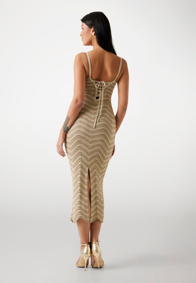 Guess CHEVRON-BODYCON - Shift dress - goldenfarbe/gold-coloured - Zalando.ie