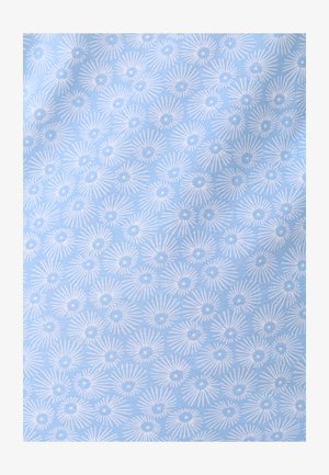 Tissu bleu clair avec un motif répétitif de formes florales radiales blanches, ressemblant à des marguerites stylisées ou des éclats de soleil.