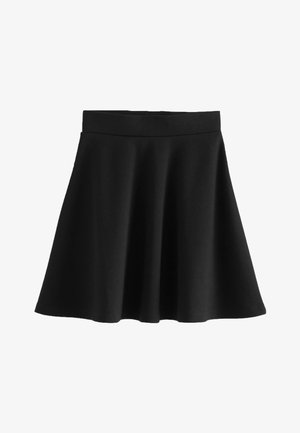 Jupe noire en ligne A avec une large ceinture, un ourlet évasé et une texture de tissu lisse, présentée sur un fond blanc.