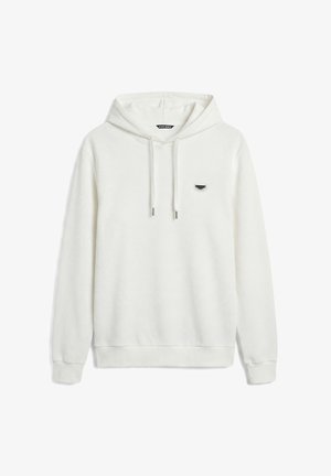Weißer Kapuzenpullover mit Struktur, Kordelzug, gerippten Bündchen und Saum sowie einem kleinen rechteckigen schwarzen und silbernen Logo auf der linken Brust.