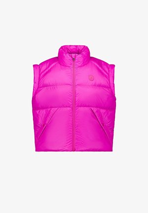 Gilet imbottito rosa acceso con collo alto, cerniera frontale, due tasche laterali con bottoni a pressione e piccolo logo rotondo sul petto.