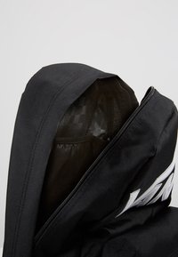 Vans MN OLD SKOOL III BACKPACK - Mochila - black/white