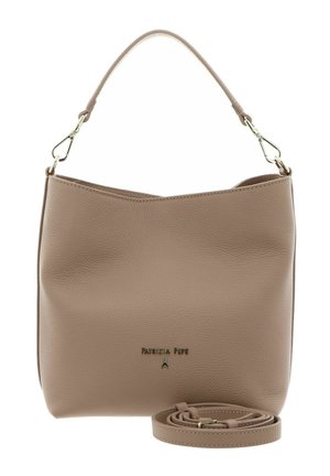 Sac à main en cuir beige avec poignée supérieure et bandoulière amovible, orné d'un petit logo métallique au centre devant.