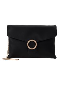 Svart, faux läder clutch-väska med ett guldmetallring-accent, platt design och en kedjeslinga för bärande över kroppen eller på axeln.