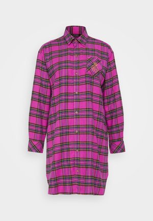 Vaaleanpunainen ruutupaita, jossa on pitkät hihat, nappikiinnitys edessä, rintatasku logolla ja rento, väljä istuvuus.