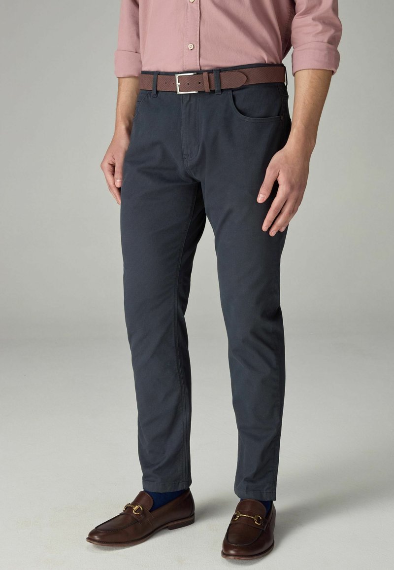 Next BELTED PRINTED STYLE SLIM FIT - Nadrágok - navy blue