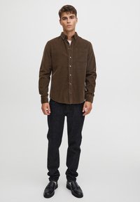 Casual Friday ÜBERGANGS ANTON - Camisa - braun
