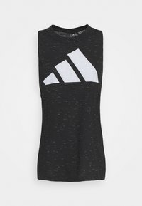 Top atletico senza maniche di colore nero, realizzato in tessuto testurizzato, con un grande logo Adidas bianco sul davanti. Scollatura rotonda e vestibilità morbida.